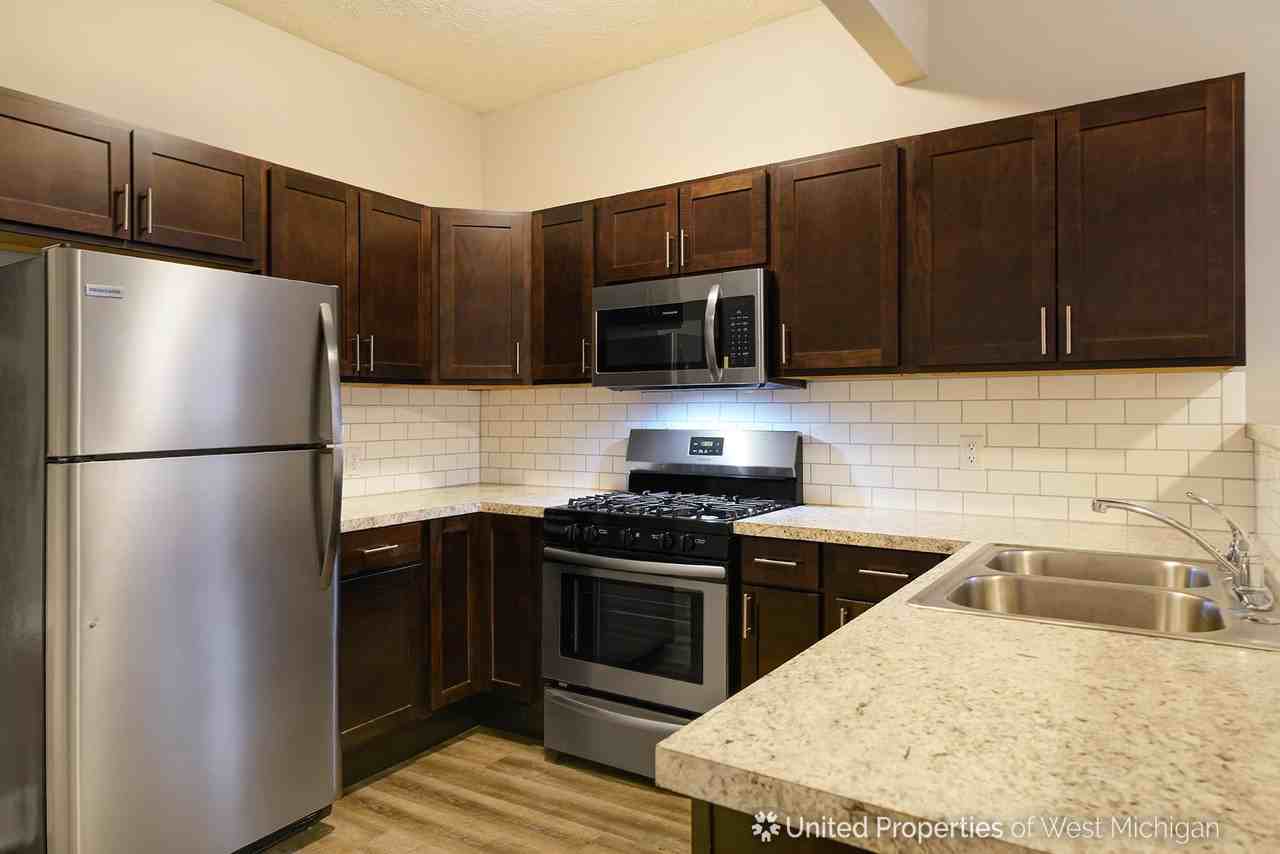 22 Caledonia St NE #1