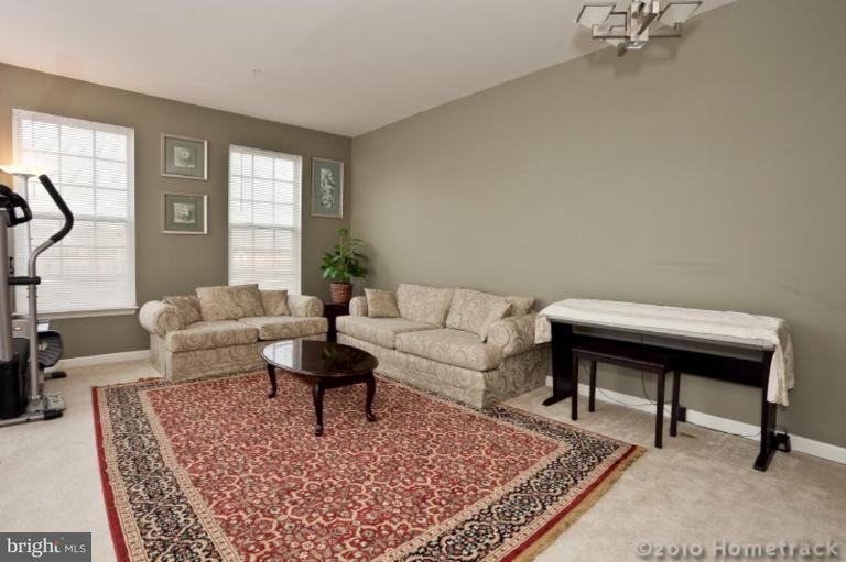 5059 Leasdale Rd - Photo 3 of 19