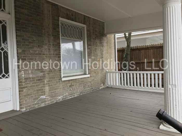 813 13th St SW #1 - Photo 2 of 8