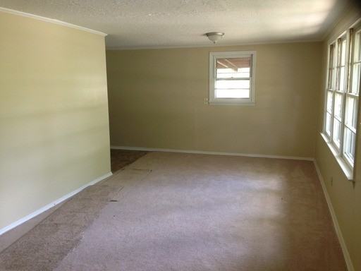 160 Crescent Dr - Photo 2 of 5