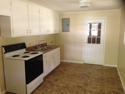 160 Crescent Dr - Photo 3 of 5