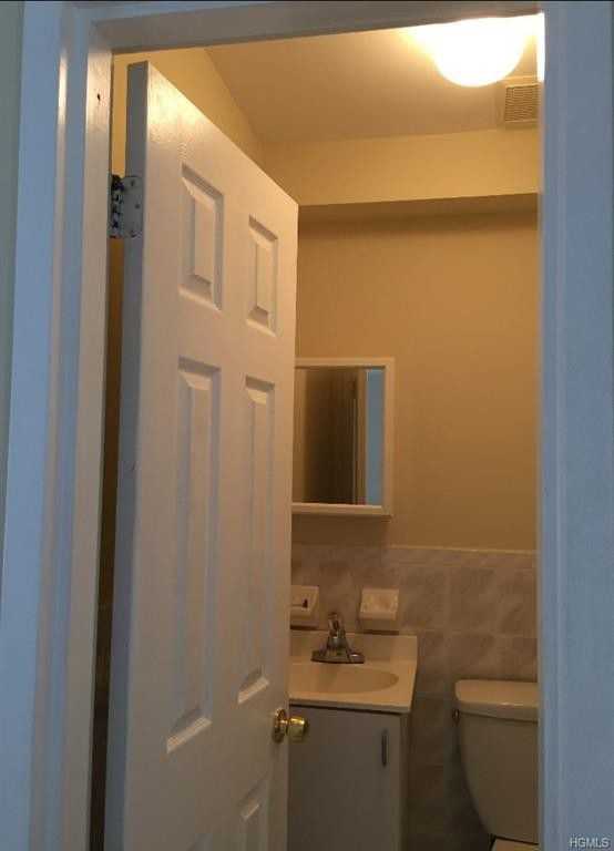 146-10 Farmers Boulevard - Photo 2 of 8