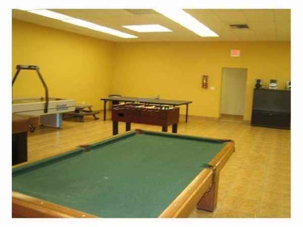 4121 Stirling Rd - Photo 3 of 11