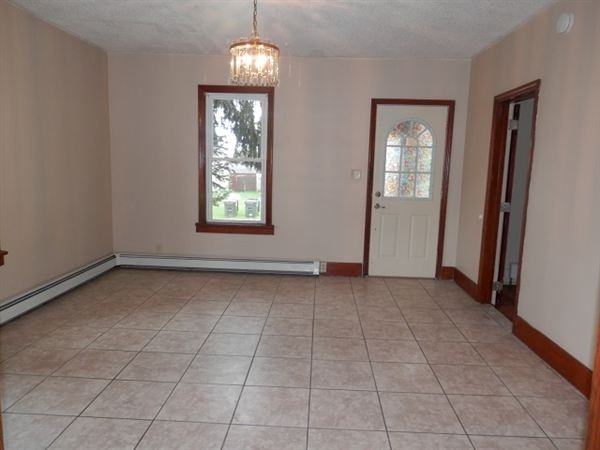 749 W Grand Ave - Photo 2 of 12