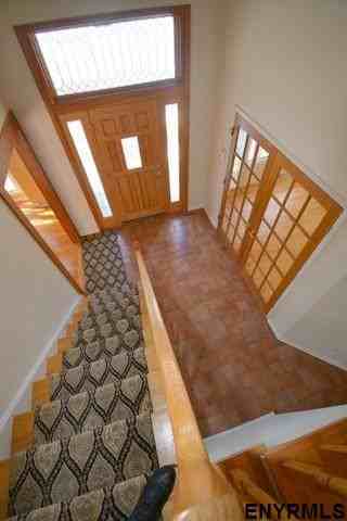 33 Claremont Dr - Photo 3 of 10