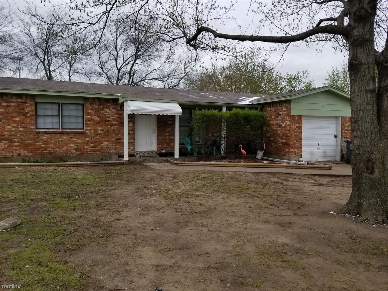 12610 E 18th Pl - Photo 2 of 11