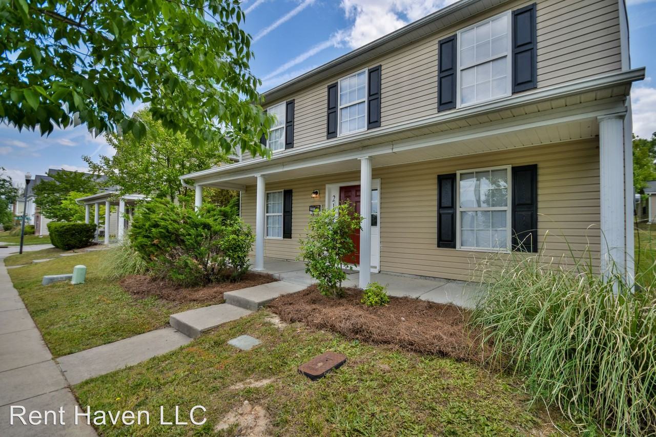 2152 Oak St - Photo 2 of 24