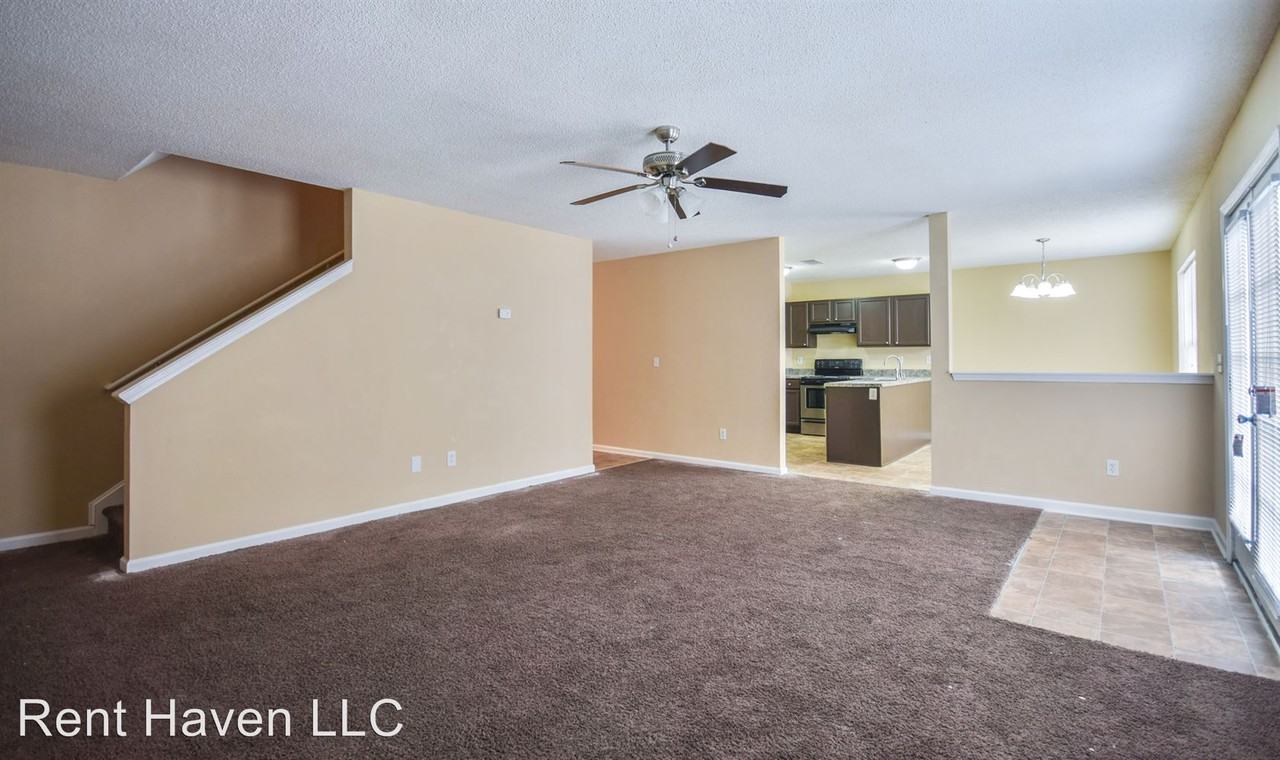 2152 Oak St - Photo 3 of 24