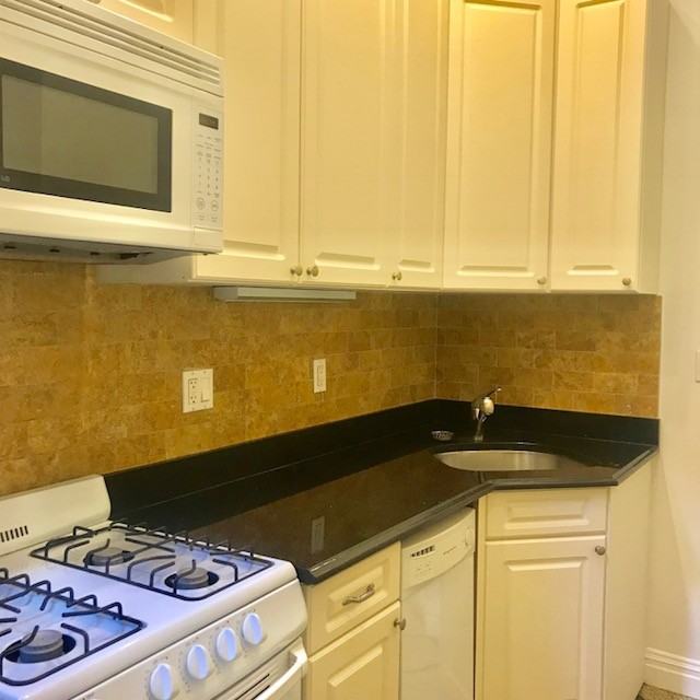 551 3rd Ave - Photo 3 of 8