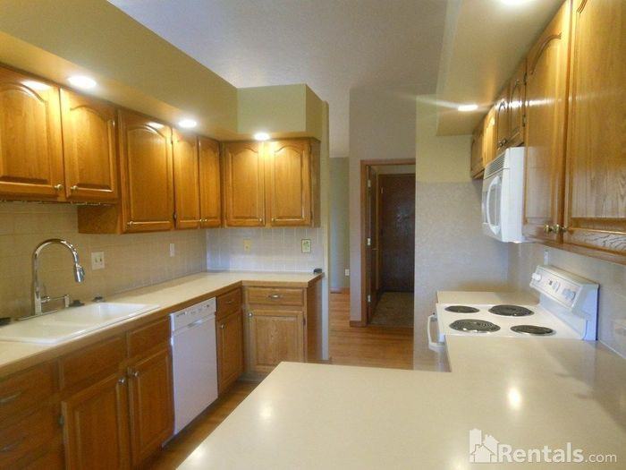 770 3rd St - Photo 2 of 7