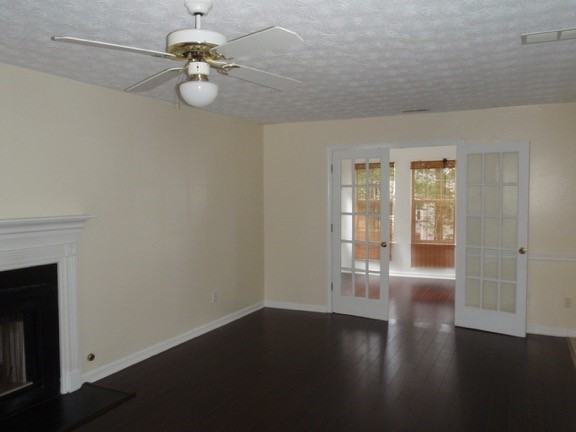 116 Court St - Photo 3 of 9