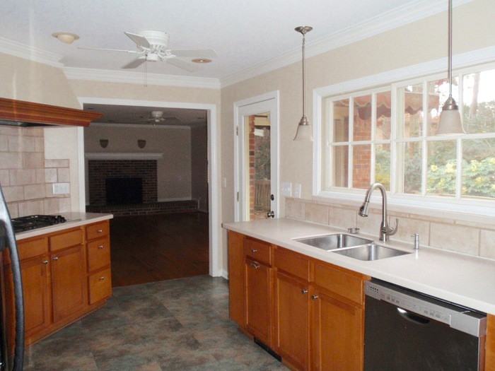 5068 Vernon Oaks Dr - Photo 3 of 28