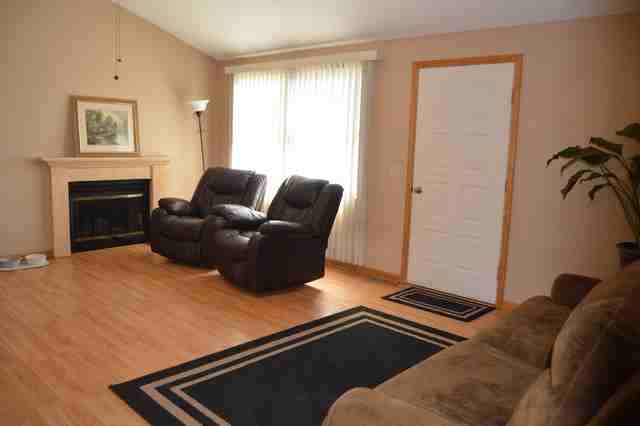 1260 Deerpath Dr - Photo 3 of 14