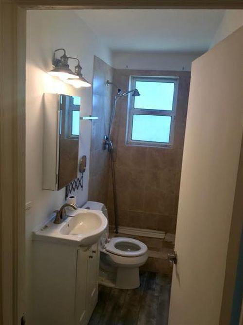1314 SE 1st St - Photo 3 of 6