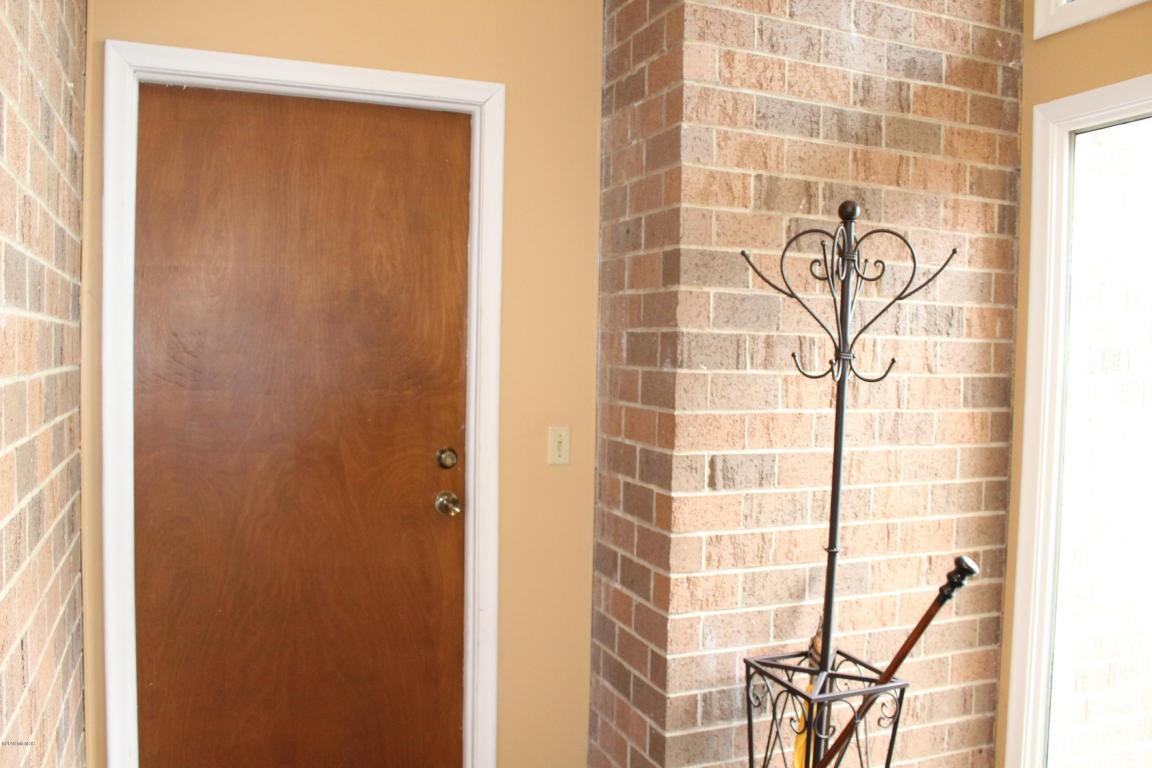 6123 Torrington Rd - Photo 2 of 46