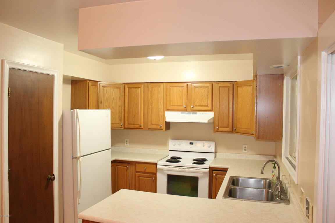 6123 Torrington Rd - Photo 3 of 46