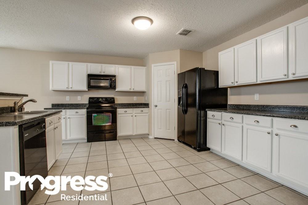6201 Highfield Park - Photo 3 of 9