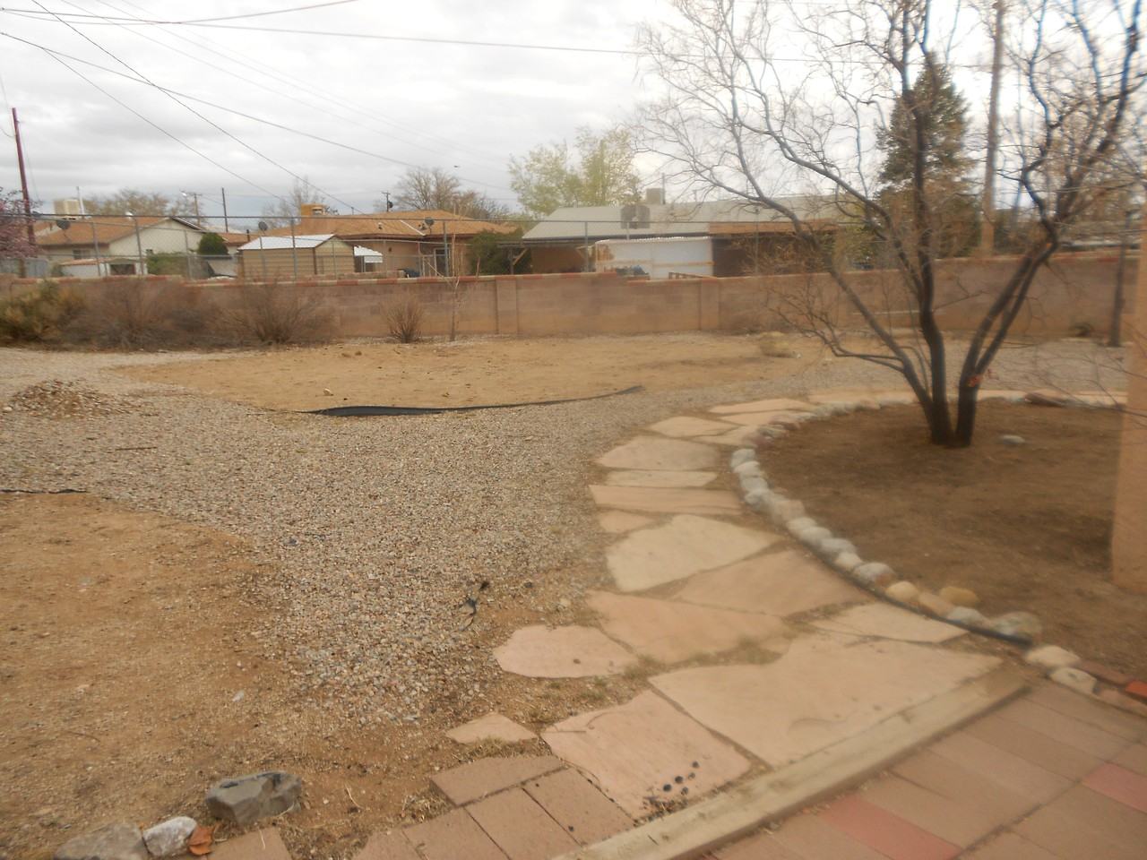 2412 Elizabeth St NE - Photo 2 of 21