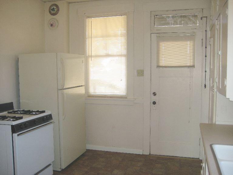 933 West Granite St - Photo 3 of 4