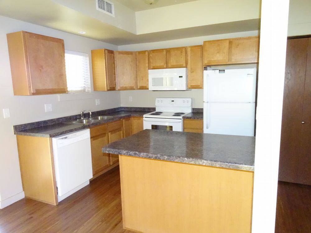 401 10th St SE - Photo 2 of 8