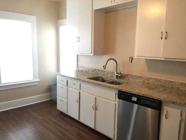 615 NW 6th St - Photo 3 of 13