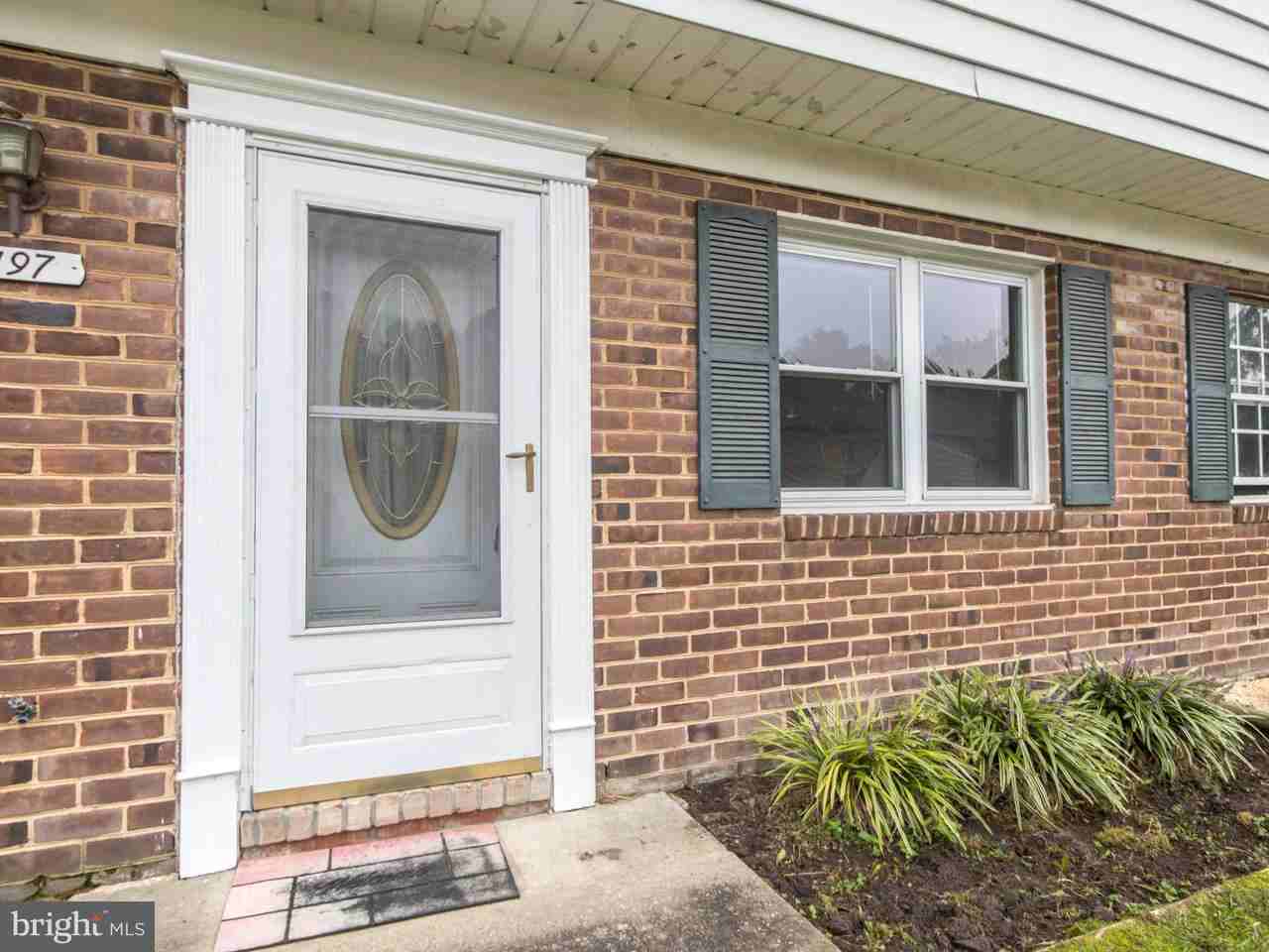 197 Continental Dr - Photo 3 of 28