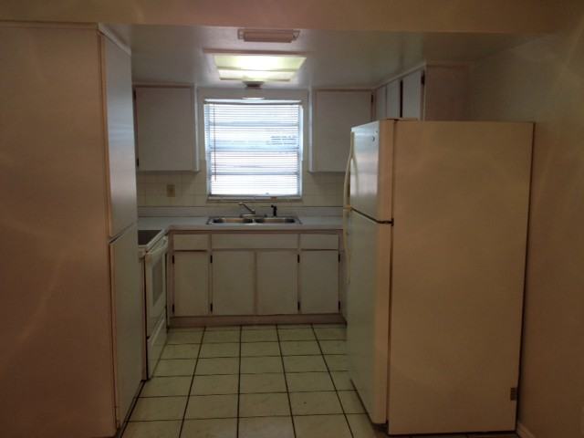 2404 Clark St - Photo 3 of 5