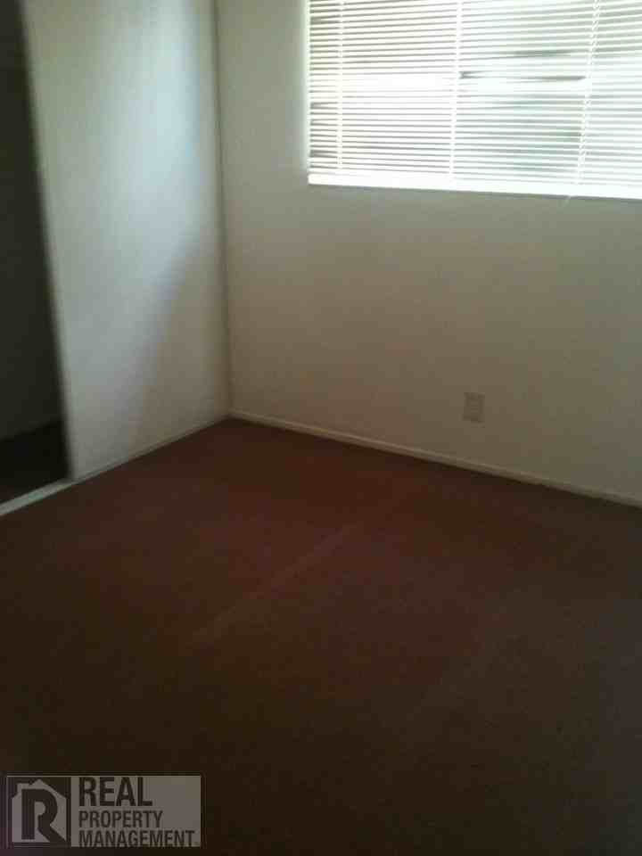 613 21st St - Photo 3 of 5