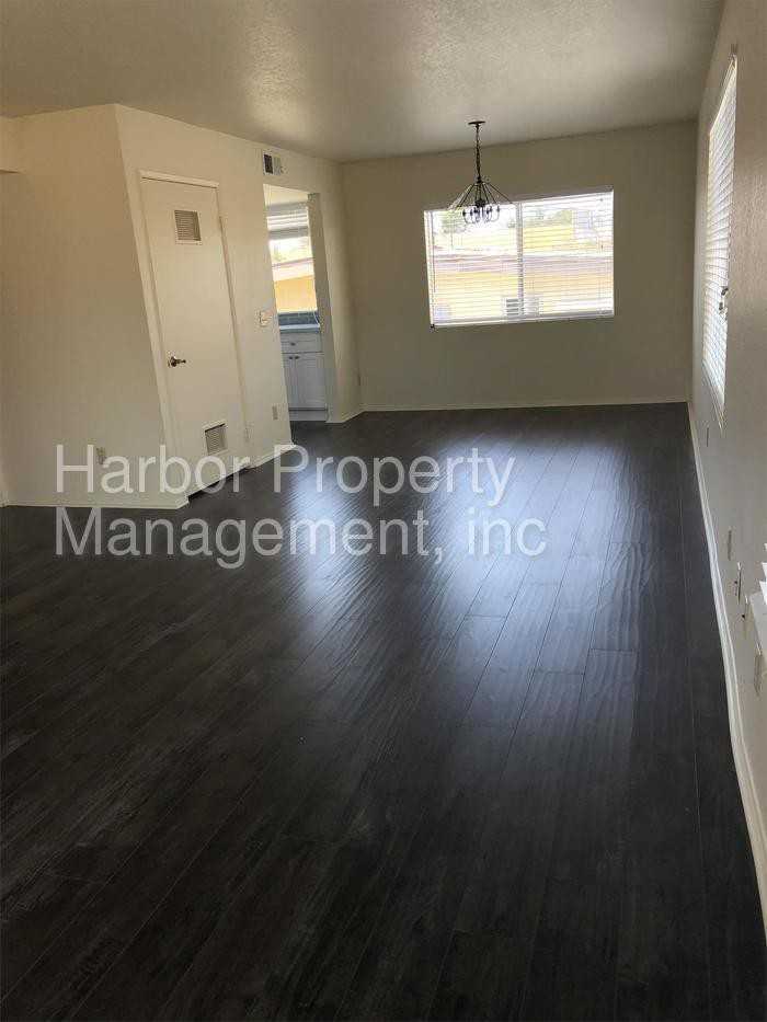 1539 W 158th St #12 - Photo 3 of 17