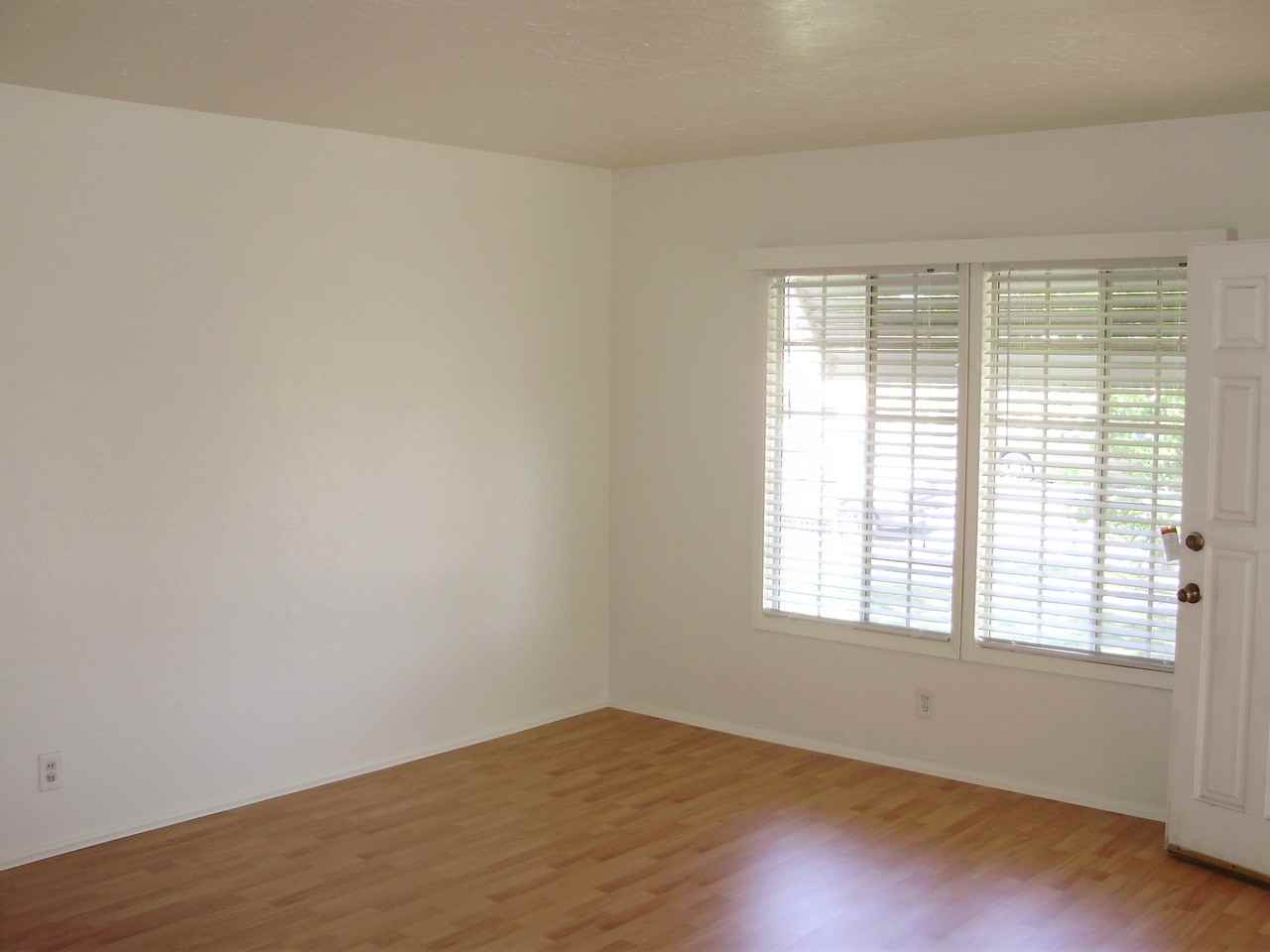 10821 Balfour St - Photo 2 of 10