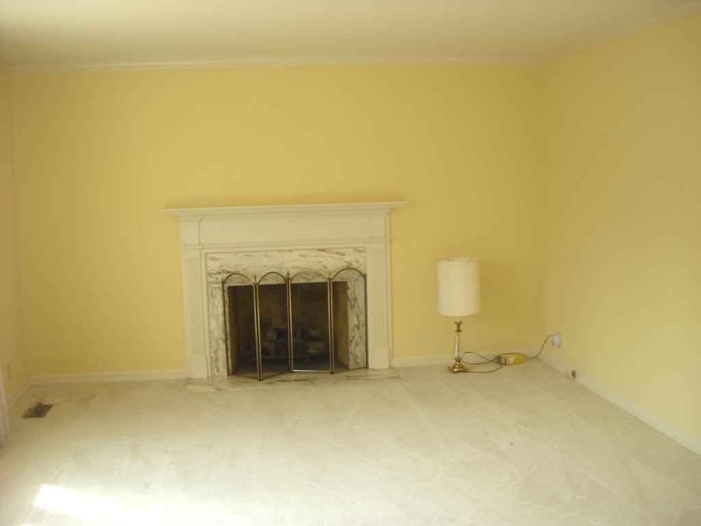 7043 Broadway St - Photo 2 of 56