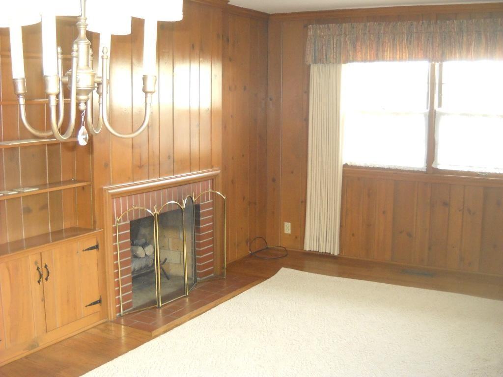 7043 Broadway St - Photo 3 of 56