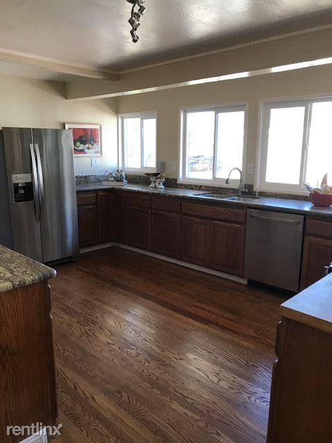 260 Klamath St - Photo 3 of 15