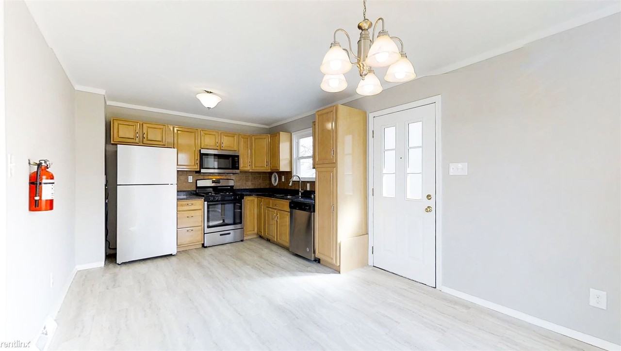 300 Bowers Ave - Photo 2 of 10