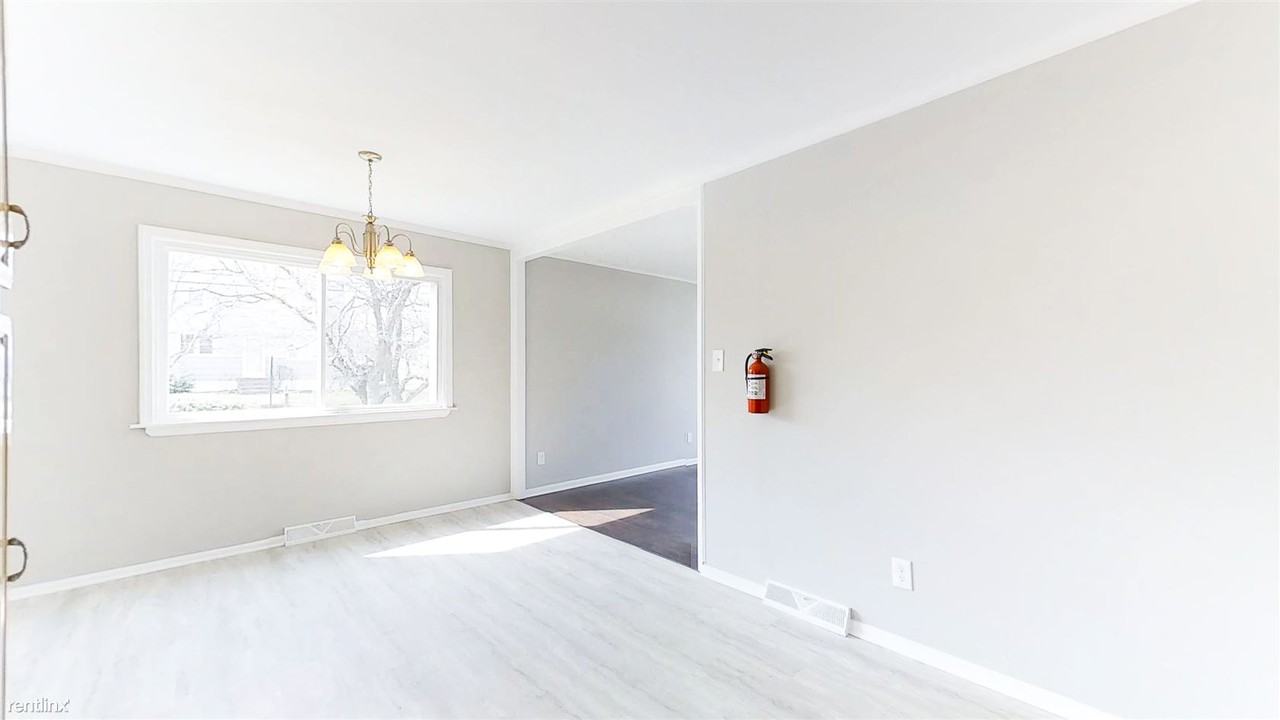 300 Bowers Ave - Photo 3 of 10