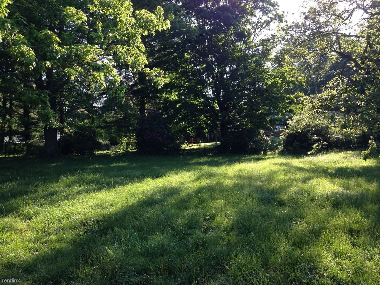 304 Patrick Henry Dr - Photo 2 of 24