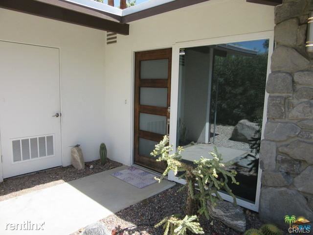 206 N Burton Way - Photo 2 of 16