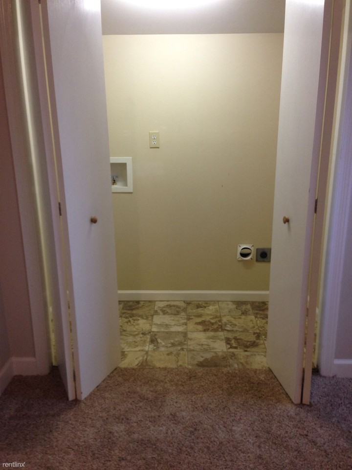 2717 Donna Hill Dr - Photo 2 of 11