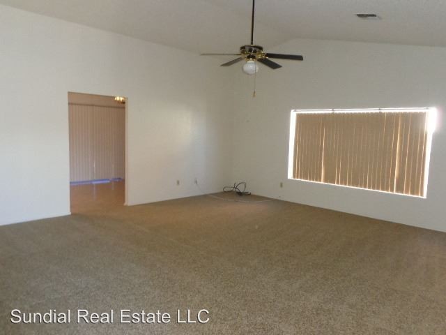 1836 N 89th Ave - Photo 2 of 8