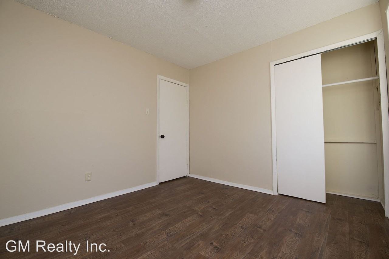 2856 Brewer Ave - Photo 2 of 6