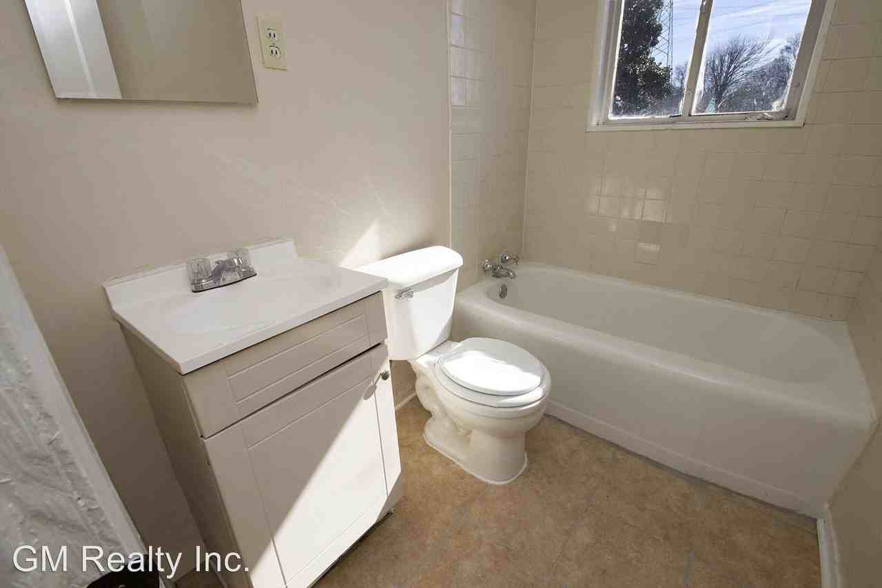 2856 Brewer Ave - Photo 3 of 6