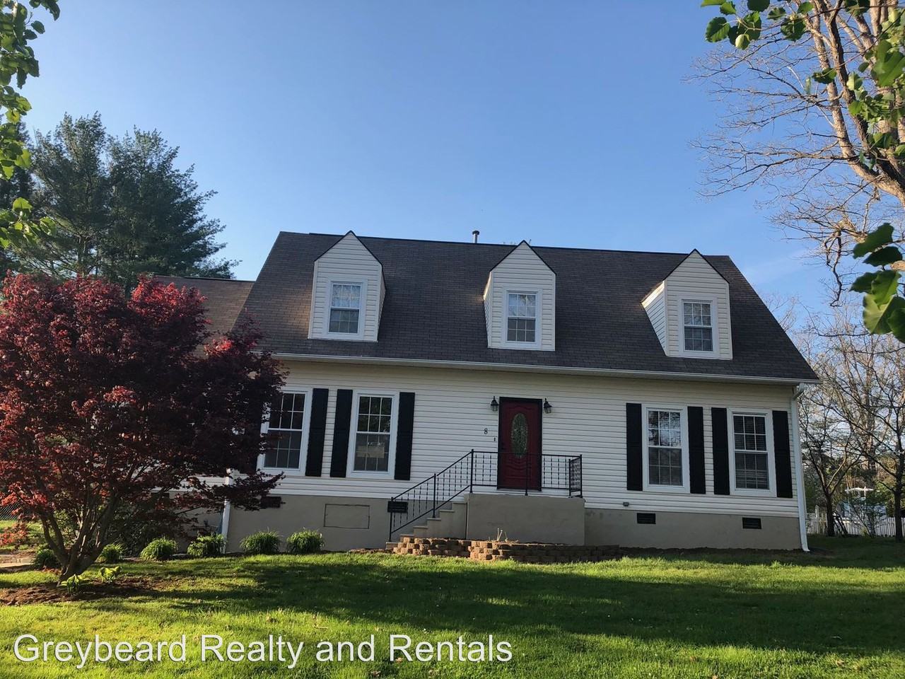 8 Fairway Dr - Photo 2 of 50