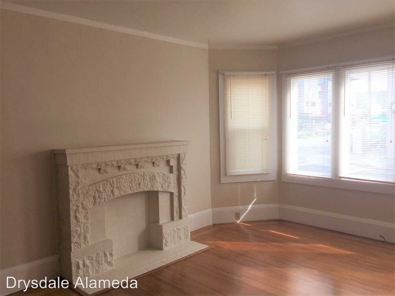 3939 Webster St - Photo 2 of 6