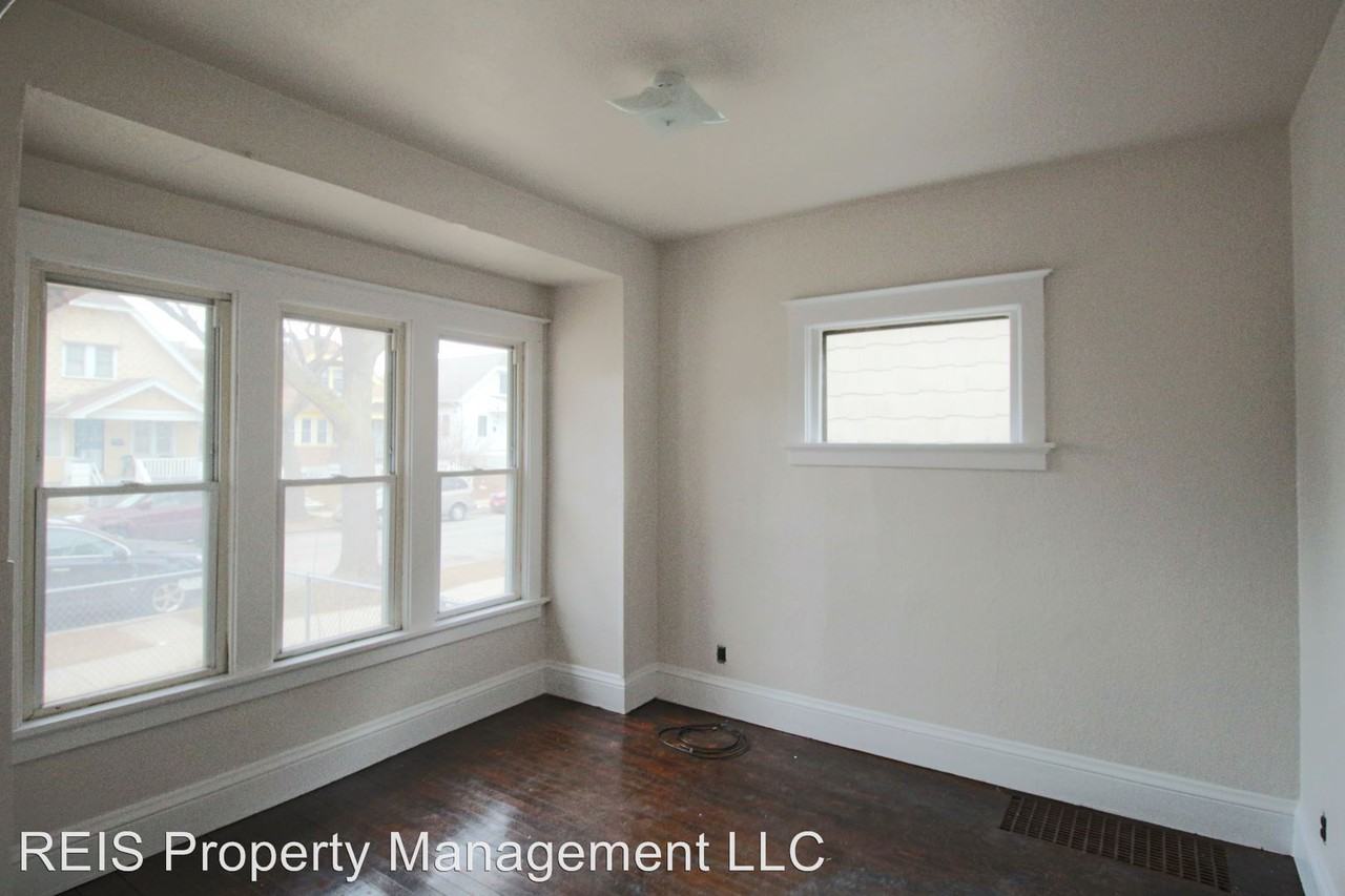 3226 N 36th St - Photo 3 of 18