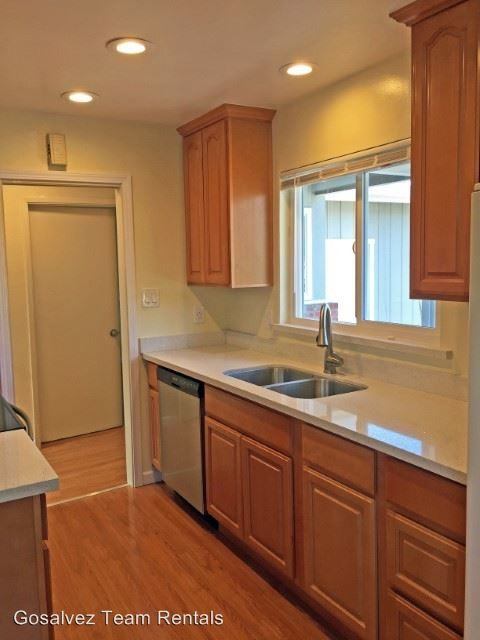 1031 W Riverside Way - Photo 3 of 19