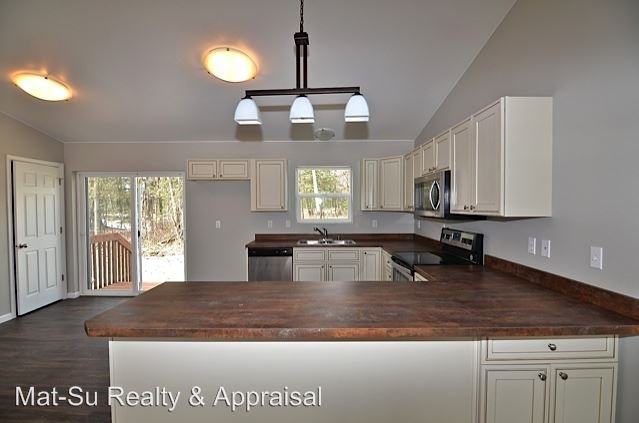 2839 E Lakeview Rd - Photo 2 of 12