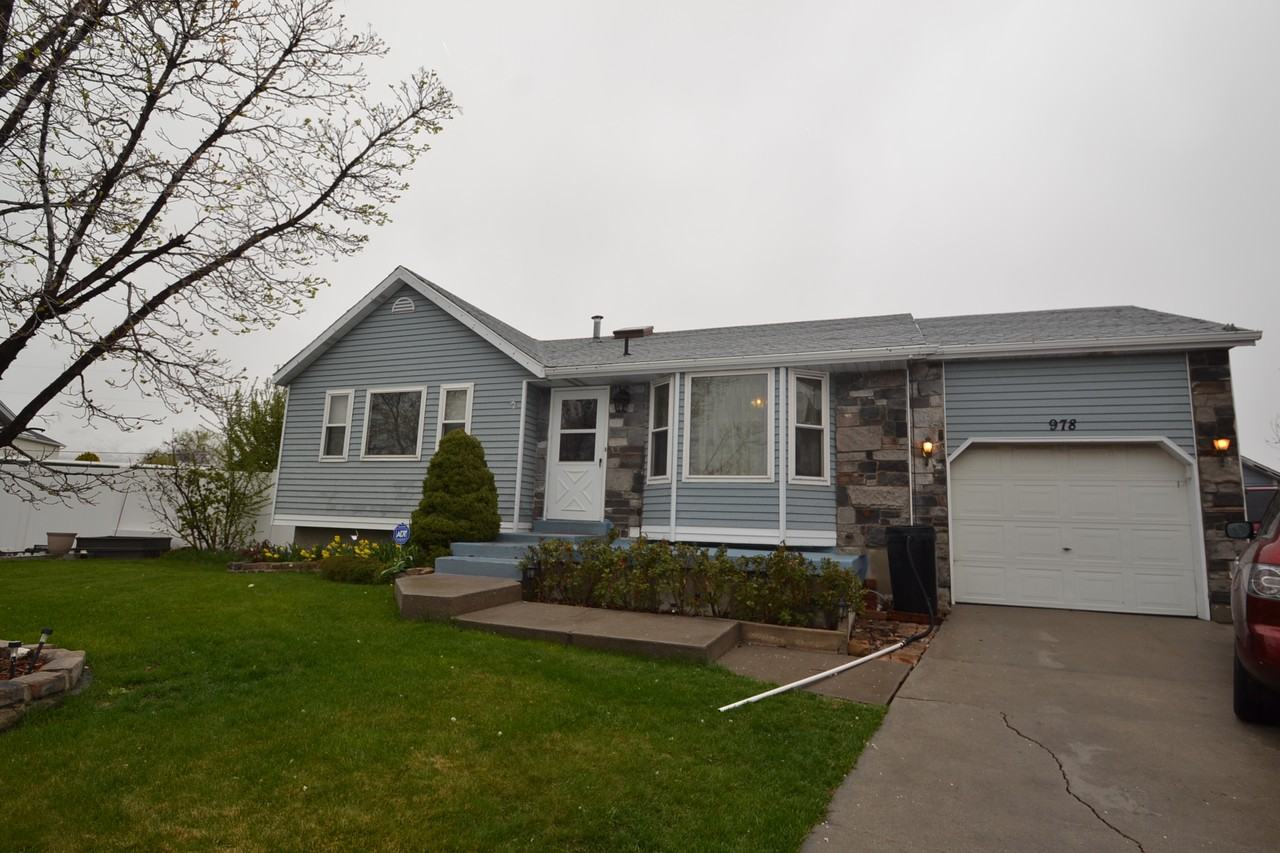 978 North Omni Drive - Photo 3 of 25