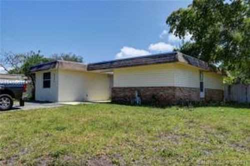 6904 NW 78th St - Photo 2 of 8