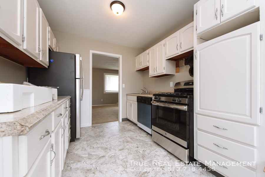 10309 Roberta Dr - Photo 3 of 18