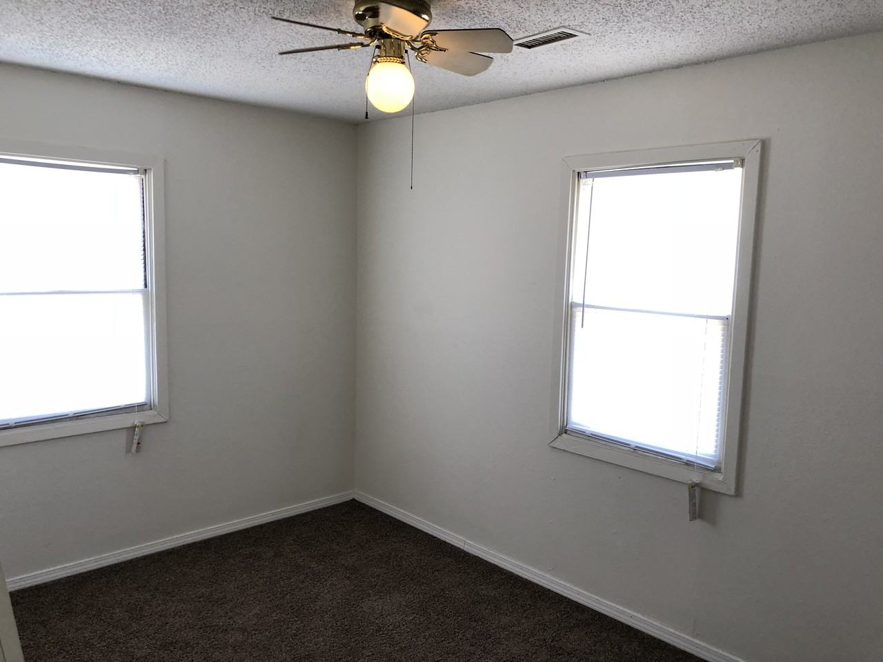 3111 Oaklawn Dr - Photo 3 of 6